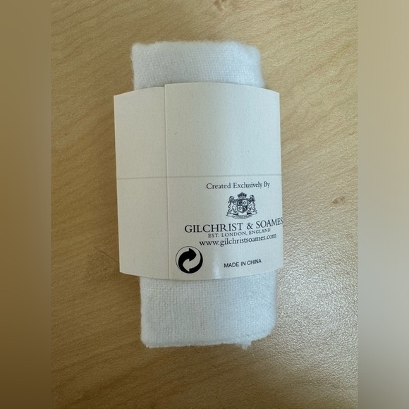 Personal Shoe Shine Cloth Mitten. White Gilchrist & Soames 10 pack - Picture 2 of 4